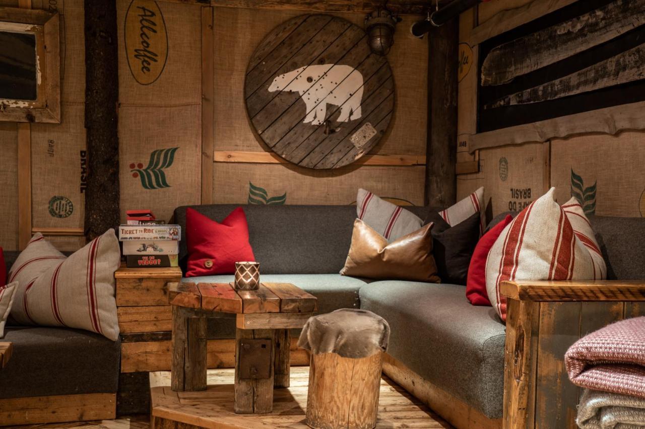 Basecamp Hotel ลองเยียร์เบียน ภายนอก รูปภาพ
